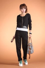 供应韩版瑞丽风格服饰与日用百货，满足多样化生活需求