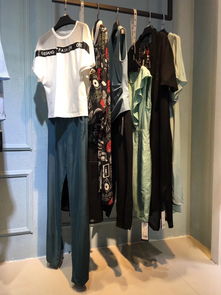 哥邦品牌折扣女装尾货与曼天雨货源获取指南——兼谈日用百货采购渠道